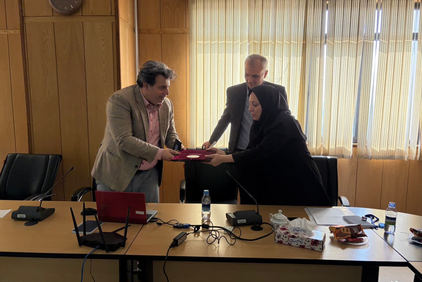 نشست تخصصی با سازمان جهاد دانشگاهی تهران و مدیرکل سیاستگذاری فناوری و نوآوری و اعضا هیات علمی دانشگاه تهران
